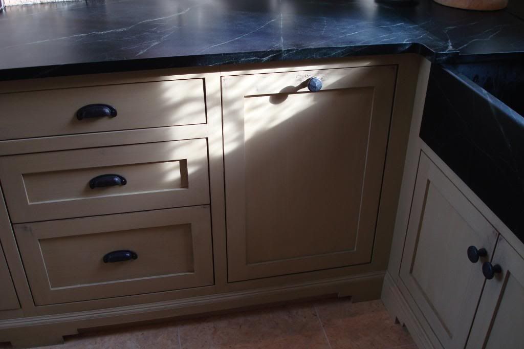 Drawer Pulls For White Shaker White Shaker With Cup